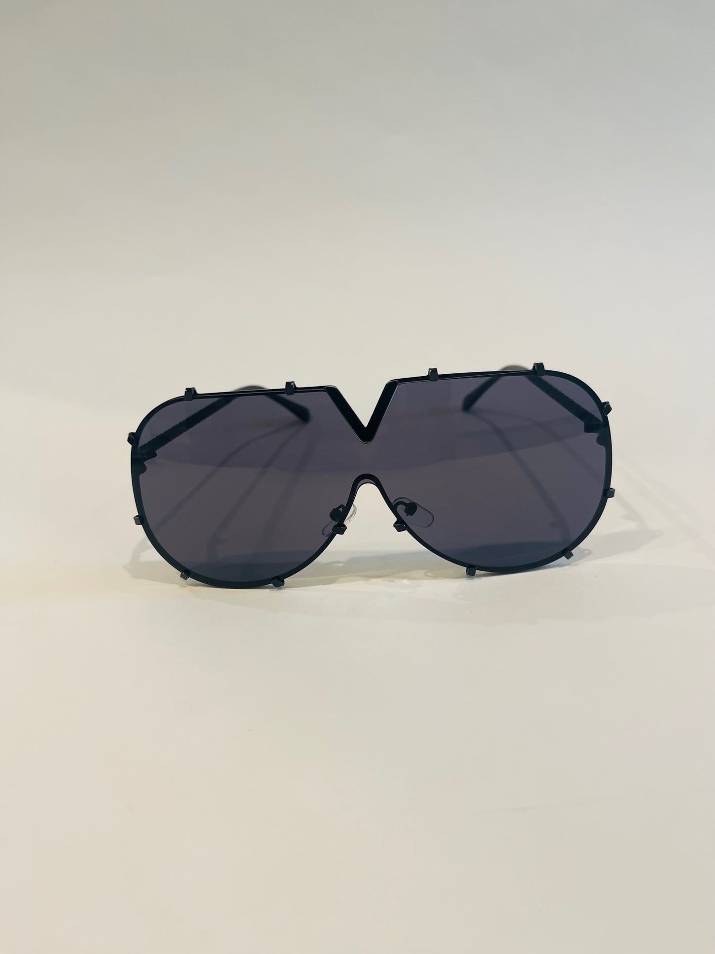 V Frame Sunglasses-Black
