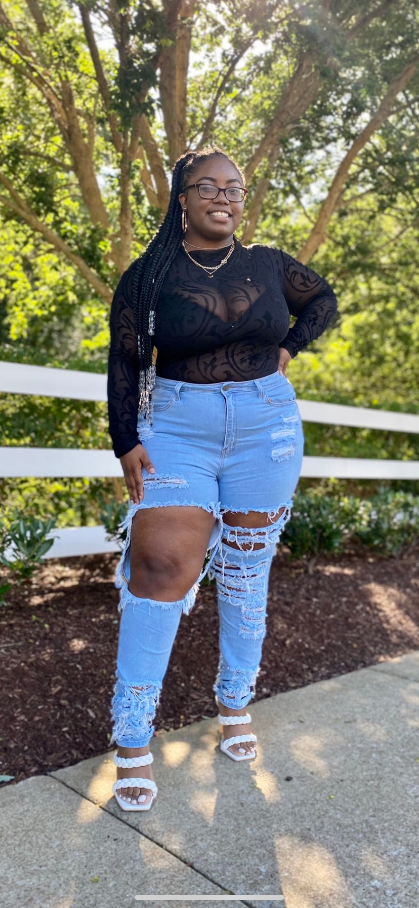 Cali Distressed Jeans